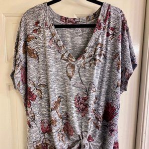 Maurices Grey Floral Soft 24/7 T-Shirt Sz 2
